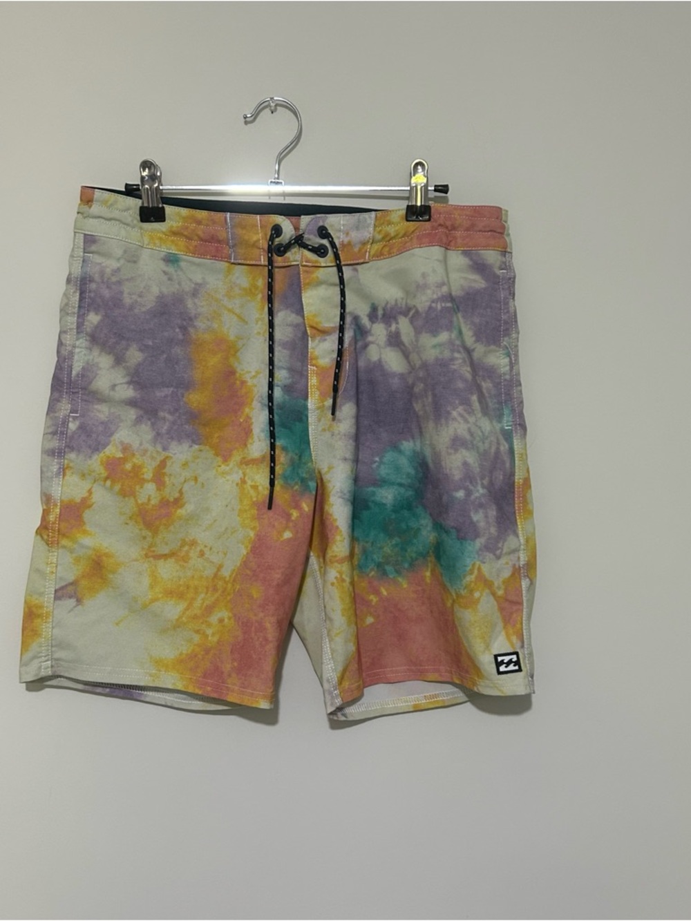 Billabong Size 30 Swim Trunks Colorful